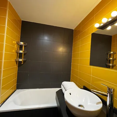 Moderno Con Piscinas,gimnasio En Mijas * Malaga