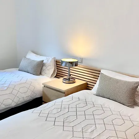 Moderno Con Piscinas,gimnasio En Mijas * Malaga