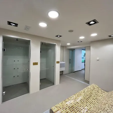 Moderno Con Piscinas,gimnasio En Mijas *