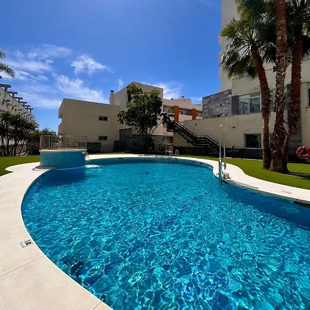 Moderno Con Piscinas,gimnasio En Mijas *